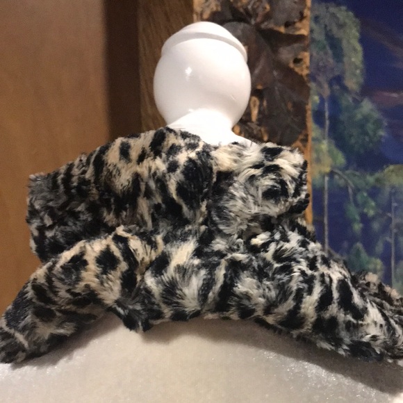 NWT Luxury Faux Fur Scrunchy Scarf OS - Picture 4 of 4